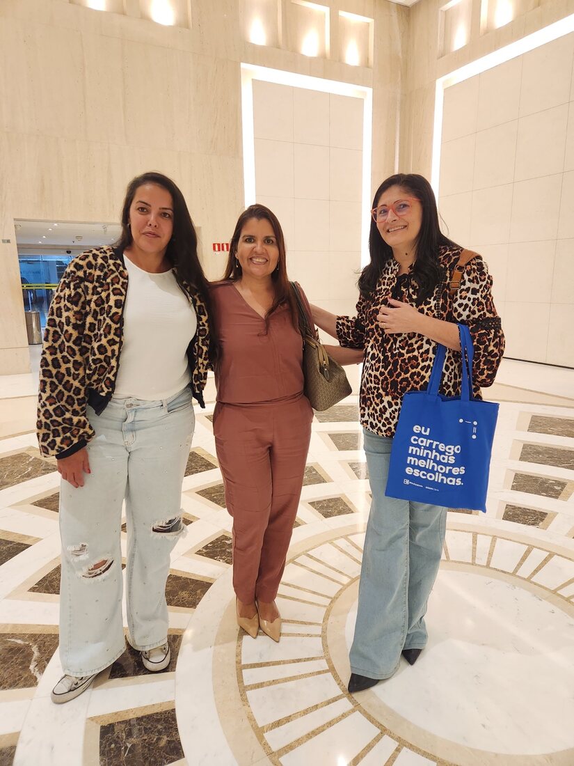 Alunas reunidas durante encontro de formação