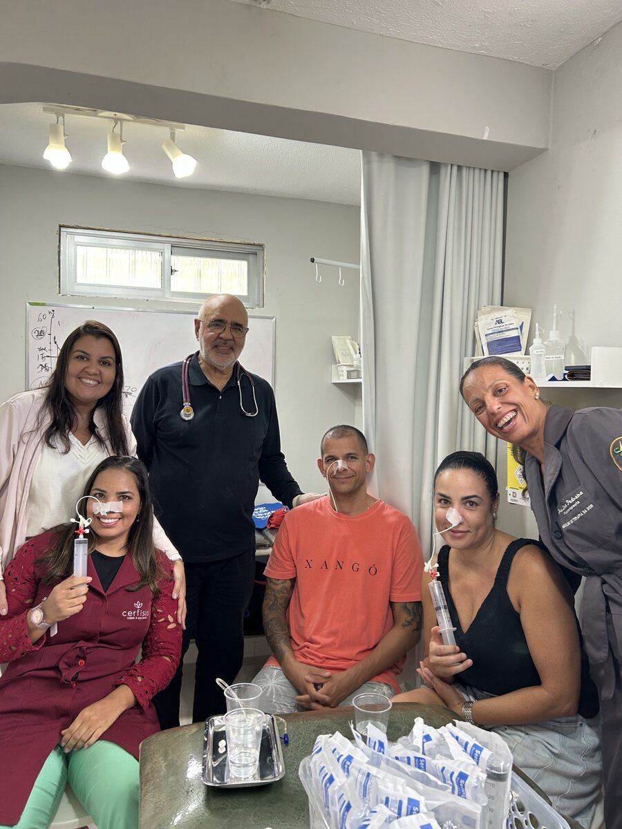 Alunos reunidos durante atividade clínica
